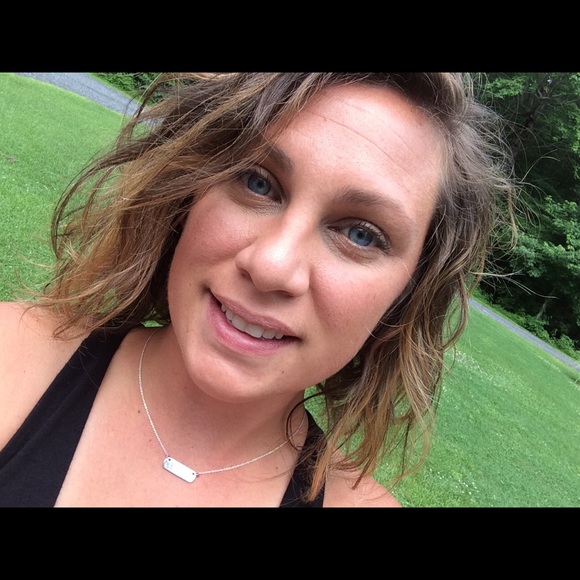 Meet your Posher, Mia - Picture 1 of 1